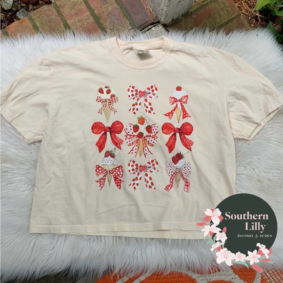 Comfort Colors Cropped Strawberry T-Shirt - Picture 3 of 3